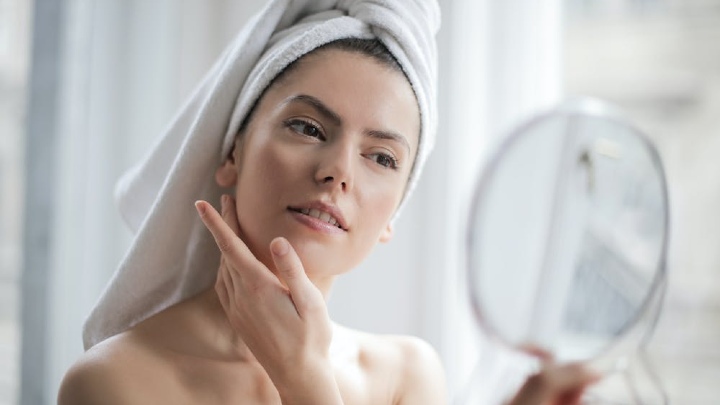 how to remove dead skin after microneedling 